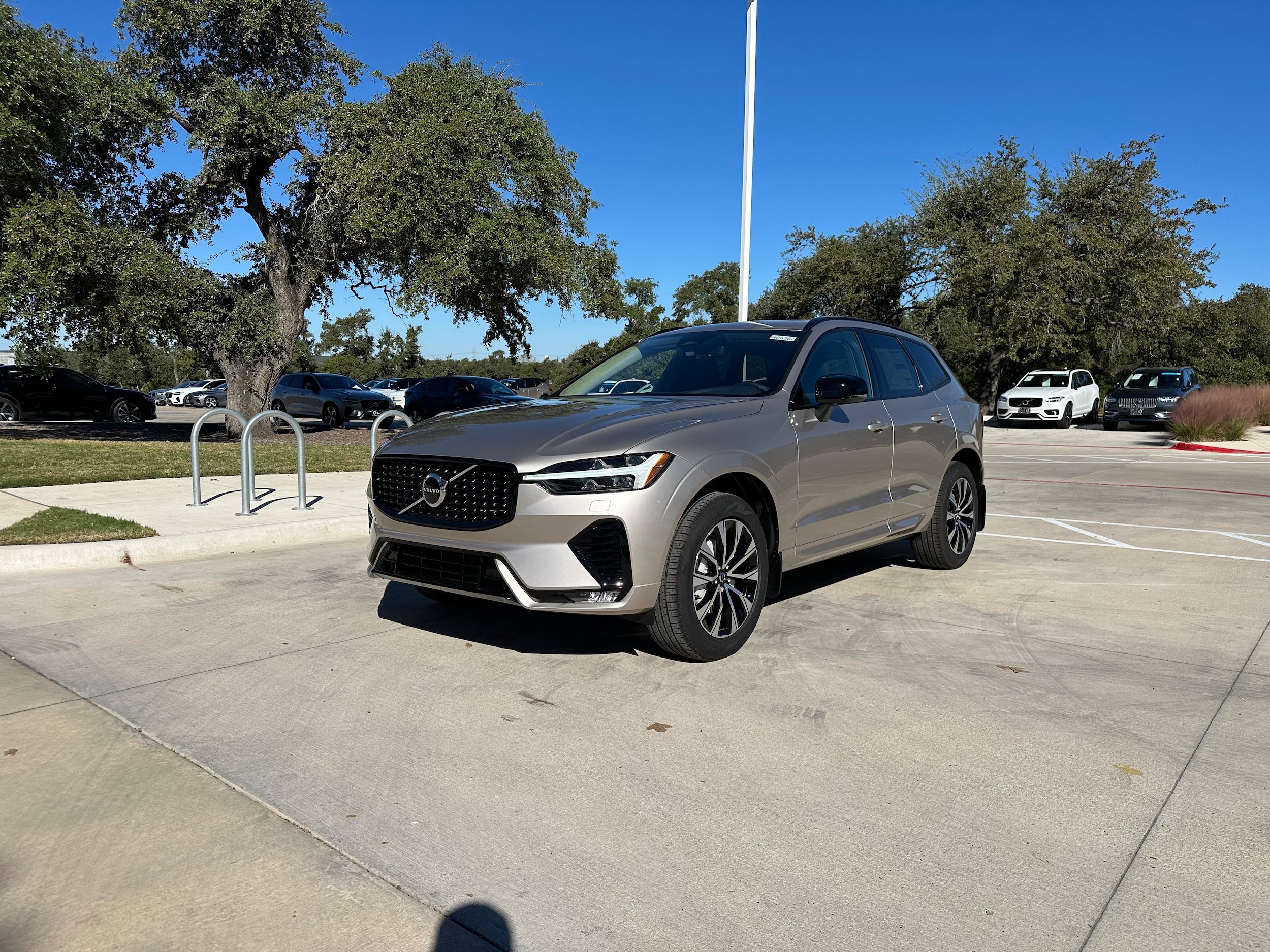 Used 2025 Volvo XC60 B5 Core w/ Protection Package Premier AWD/4WD image 2