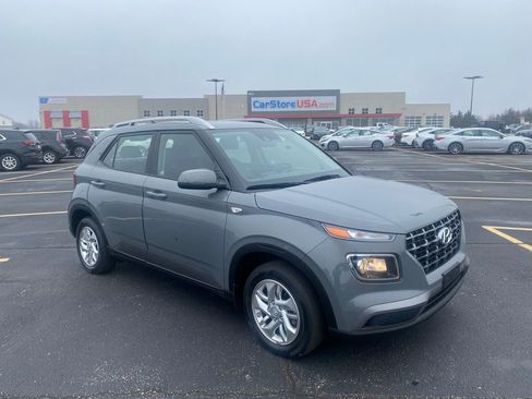 Used 2020 Hyundai Venue SEL image 1