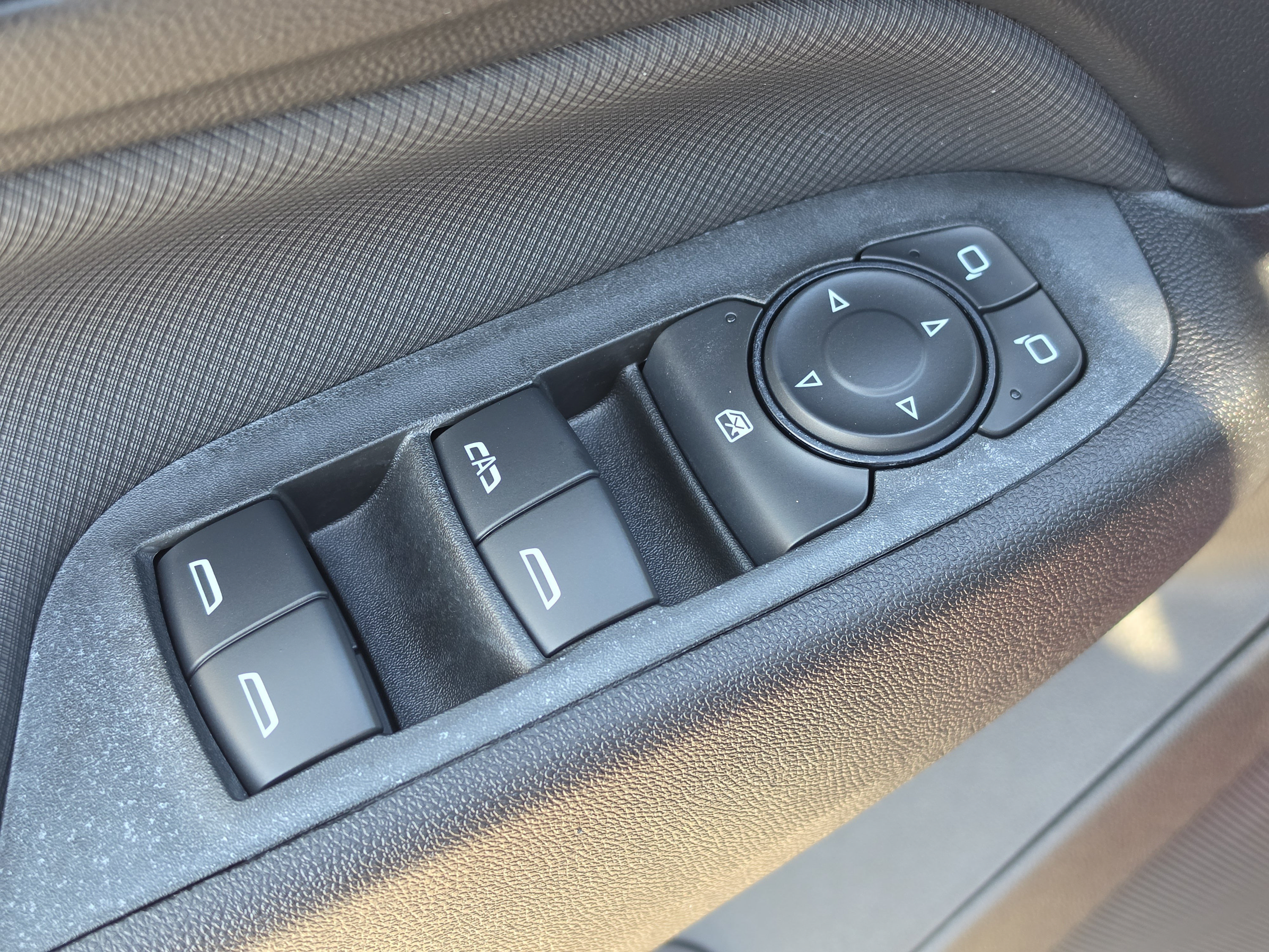 Used 2024 Chevrolet Equinox RS w/ RS Leather Package FWD image 21