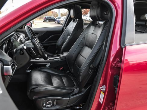 Used 2018 Jaguar F-PACE S image 33