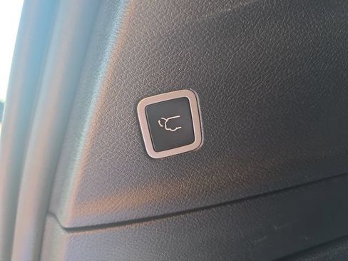 Used 2025 Chrysler Pacifica Limited FWD image 15