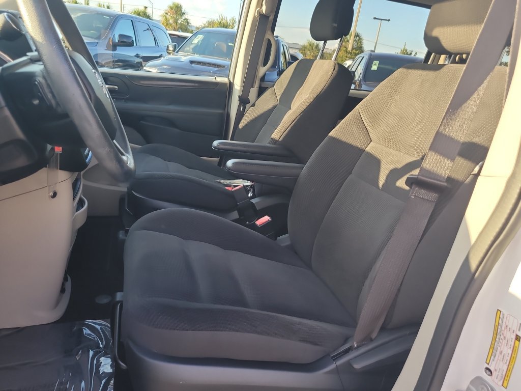 Used 2019 Dodge Grand Caravan SE FWD image 17