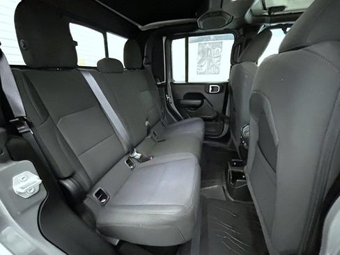 Used 2023 Jeep Gladiator Sport AWD/4WD image 18