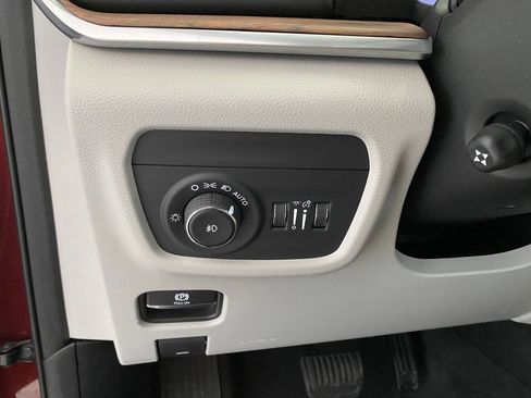 Used 2022 Jeep Grand Cherokee L Summit w/ Advanced Protech Group IV image 19