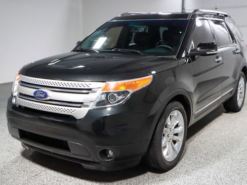Used 2014 Ford Explorer XLT w/ Equipment Group 202A image 33