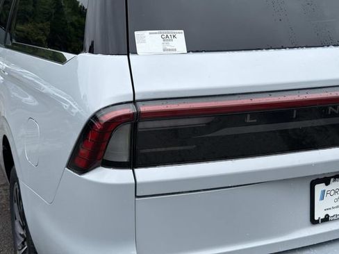 New 2026 Lincoln Navigator L Black Label AWD/4WD image 11