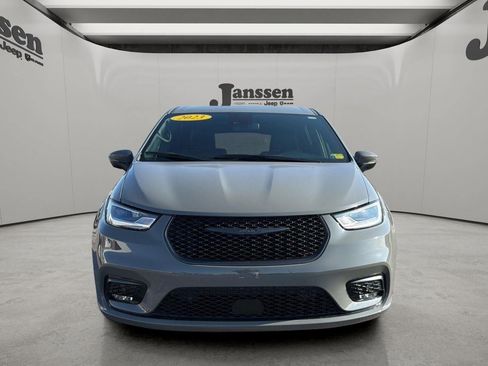 Used 2023 Chrysler Pacifica Touring-L w/ S Appearance Package FWD image 7