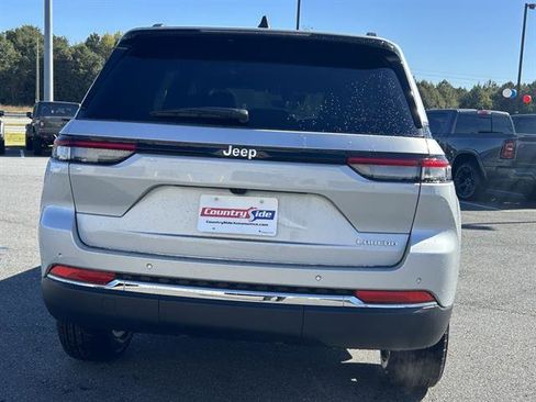 New 2025 Jeep Grand Cherokee Laredo X image 8