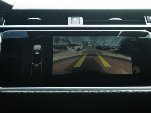 Used 2023 Land Rover Range Rover Velar R-Dynamic S image 15