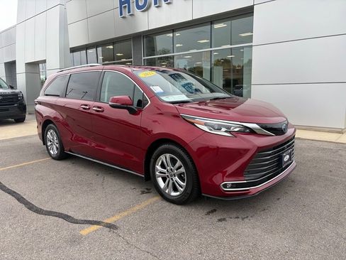 Used 2022 Toyota Sienna Platinum AWD/4WD image 39