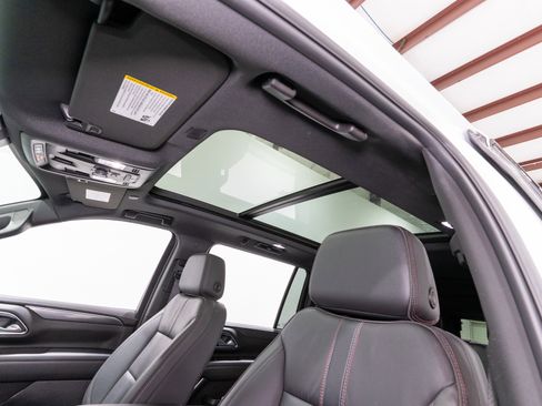 Used 2024 Chevrolet Suburban RST w/ Luxury Package image 17