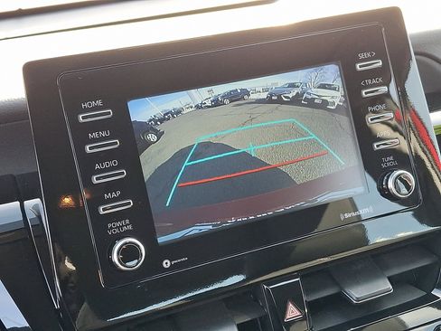 Used 2022 Toyota Camry SE image 18