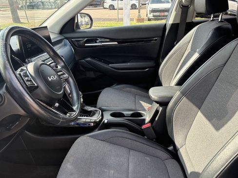 Used 2023 Kia Seltos S w/ Navigation Package image 11