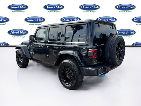 Used 2024 Jeep Wrangler Unlimited Sahara AWD/4WD image 5