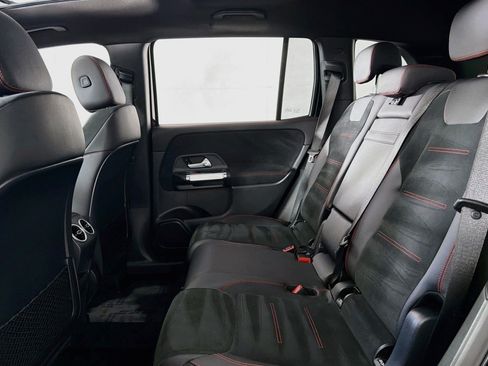 Used 2023 Mercedes-Benz GLB 250 image 7