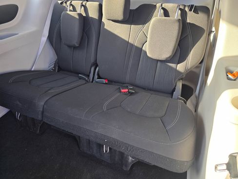 Used 2023 Chrysler Voyager LX FWD image 13