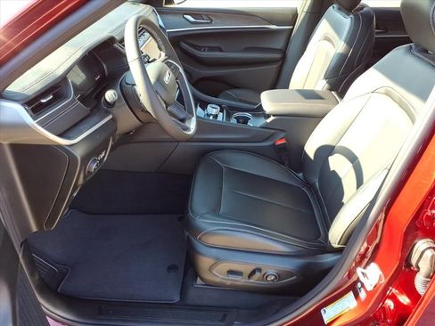 New 2025 Jeep Grand Cherokee L Limited image 6