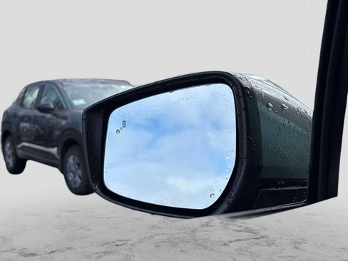 Used 2025 Nissan Versa SV w/ Trunk Package image 28