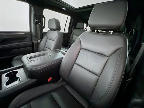 Used 2022 Chevrolet Suburban LT w/ LT Signature Plus Package image 11