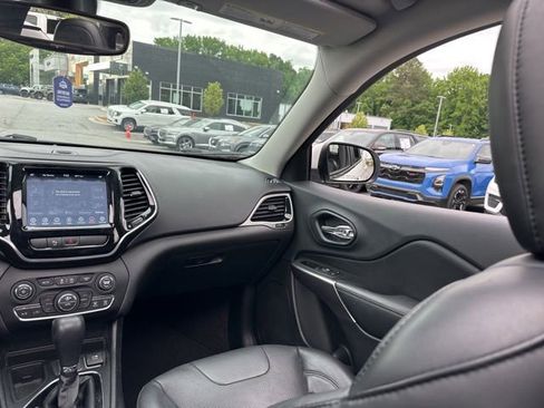 Used 2019 Jeep Cherokee Limited FWD image 25