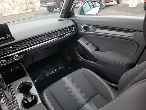 Used 2023 Honda Civic Sport image 12