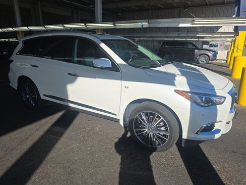 Used 2020 INFINITI QX60 Signature Edition image 3