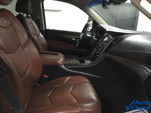 Used 2017 Cadillac Escalade Premium Luxury image 36