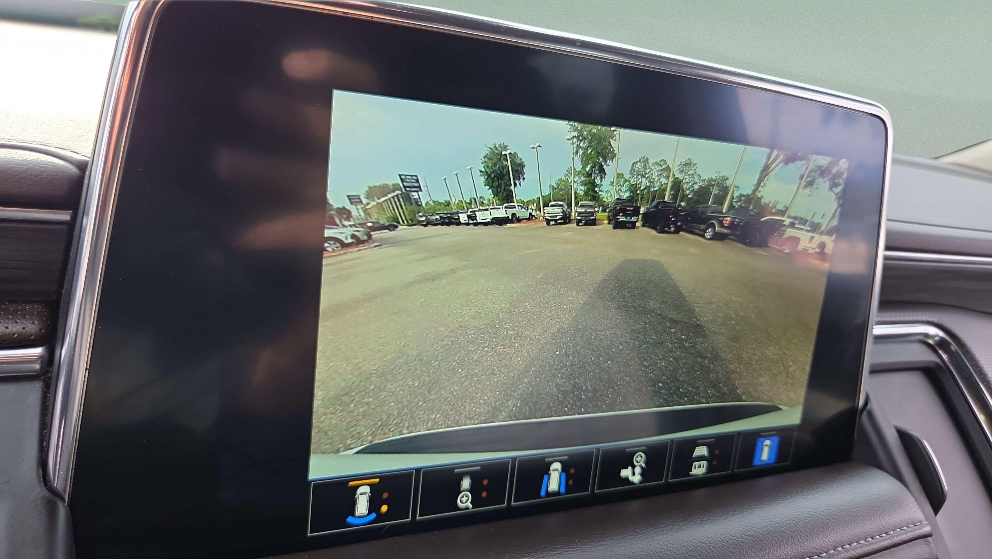 Used 2023 GMC Yukon XL SLT w/ SLT Premium Package RWD image 24