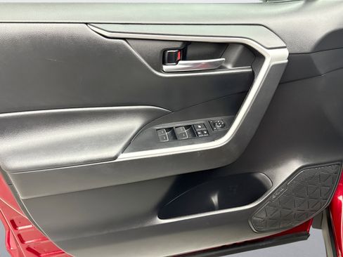 Used 2022 Toyota RAV4 XLE image 9