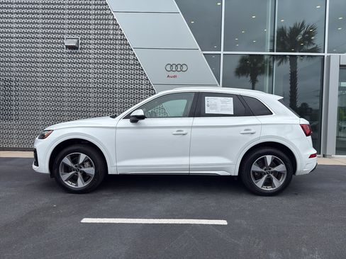 Used 2023 Audi Q5 2.0T Premium w/ Convenience Package AWD/4WD image 3