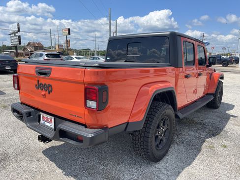 Used 2023 Jeep Gladiator Sport AWD/4WD image 4