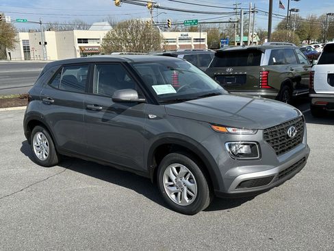 New 2026 Hyundai Venue SE FWD image 2