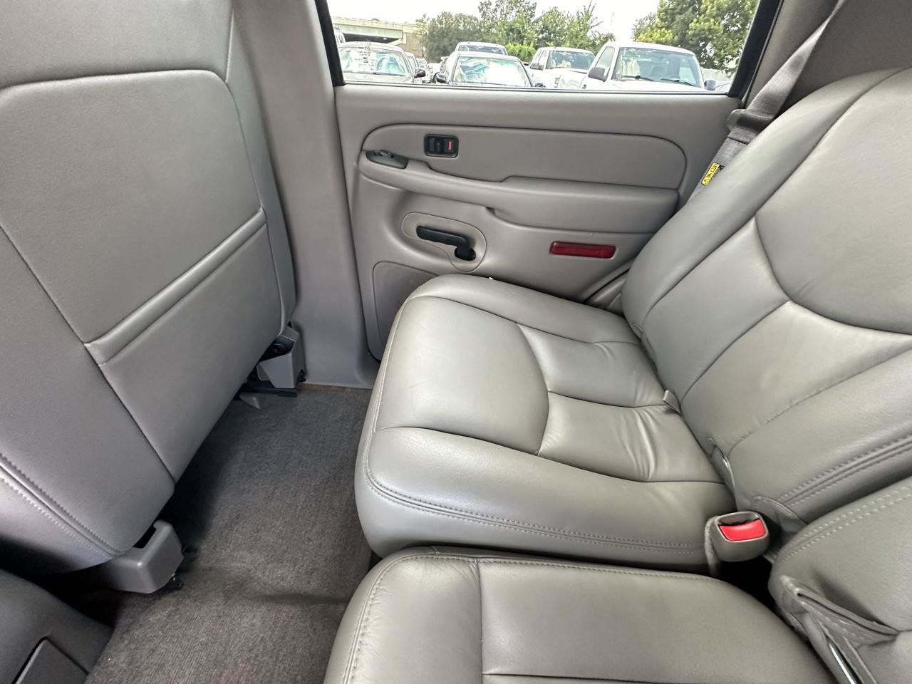 Used 2004 Chevrolet Tahoe LT w/ LT Preferred Equipment Group AWD/4WD image 51