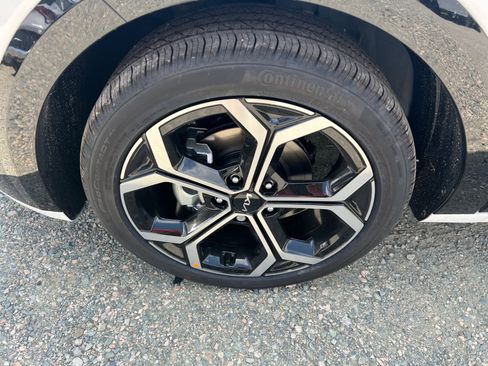 New 2025 Kia Niro EX Touring image 10