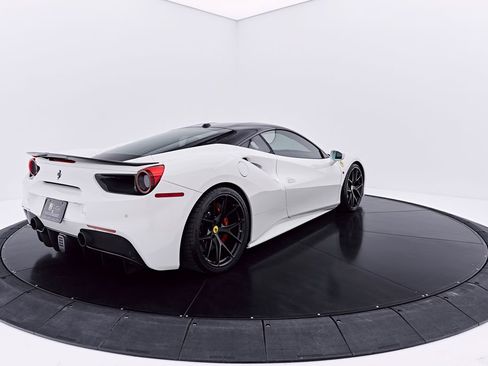 Used 2018 Ferrari 488 GTB RWD image 19