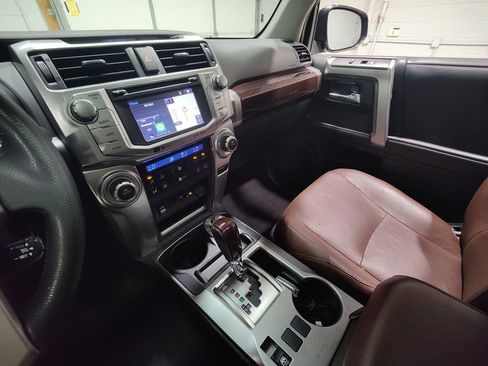 Used 2018 Toyota 4Runner Limited AWD/4WD image 32