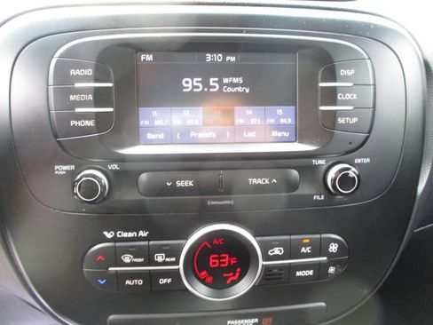 Used 2017 Kia Soul + FWD image 10