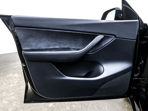 Used 2021 Tesla Model Y Long Range image 20