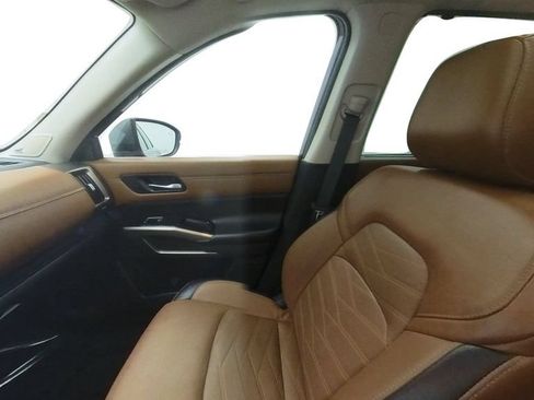 Used 2023 Nissan Pathfinder Platinum AWD/4WD image 28
