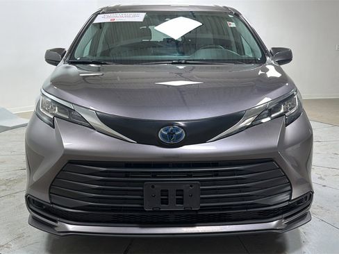 Certified 2023 Toyota Sienna LE image 2