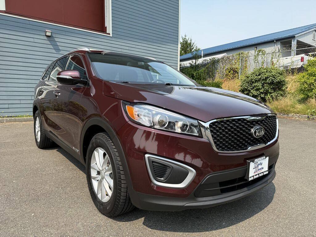 Used 2017 Kia Sorento AWD image 2