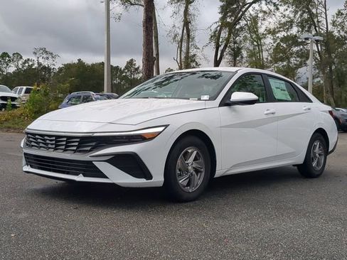 New 2026 Hyundai Elantra SE FWD image 2