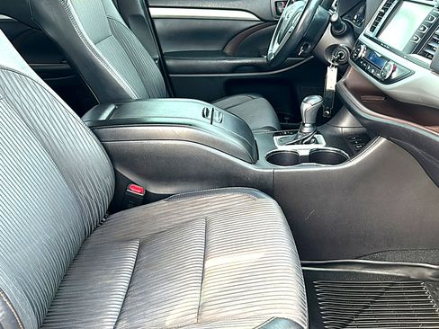 Used 2018 Toyota Highlander Plus image 24