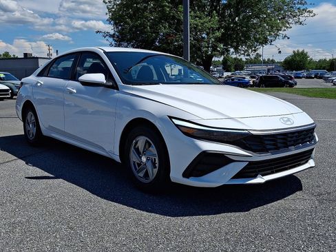 New 2026 Hyundai Elantra SE FWD image 2