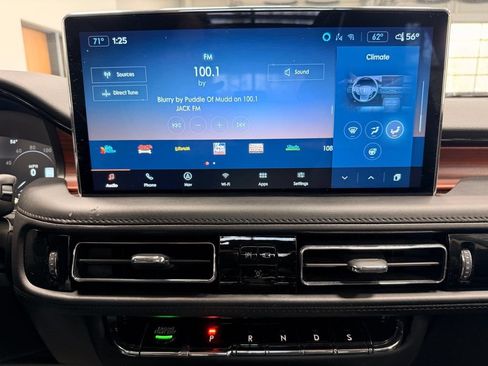 Used 2023 Lincoln Nautilus Reserve AWD/4WD image 32