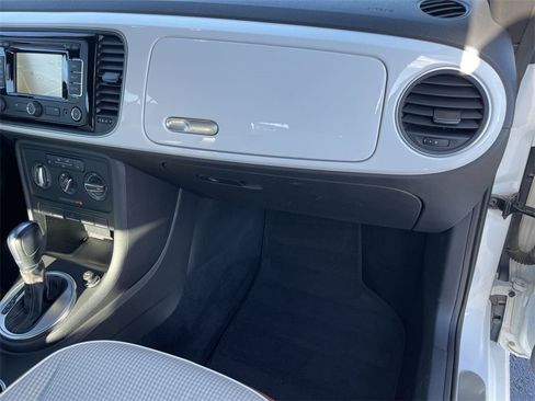 Used 2015 Volkswagen Beetle 1.8T image 28