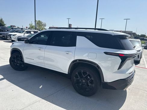 Used 2025 Chevrolet Traverse RS w/ LPO, Floor Liner Package FWD image 3