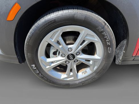 Used 2023 Hyundai Kona SEL FWD image 9