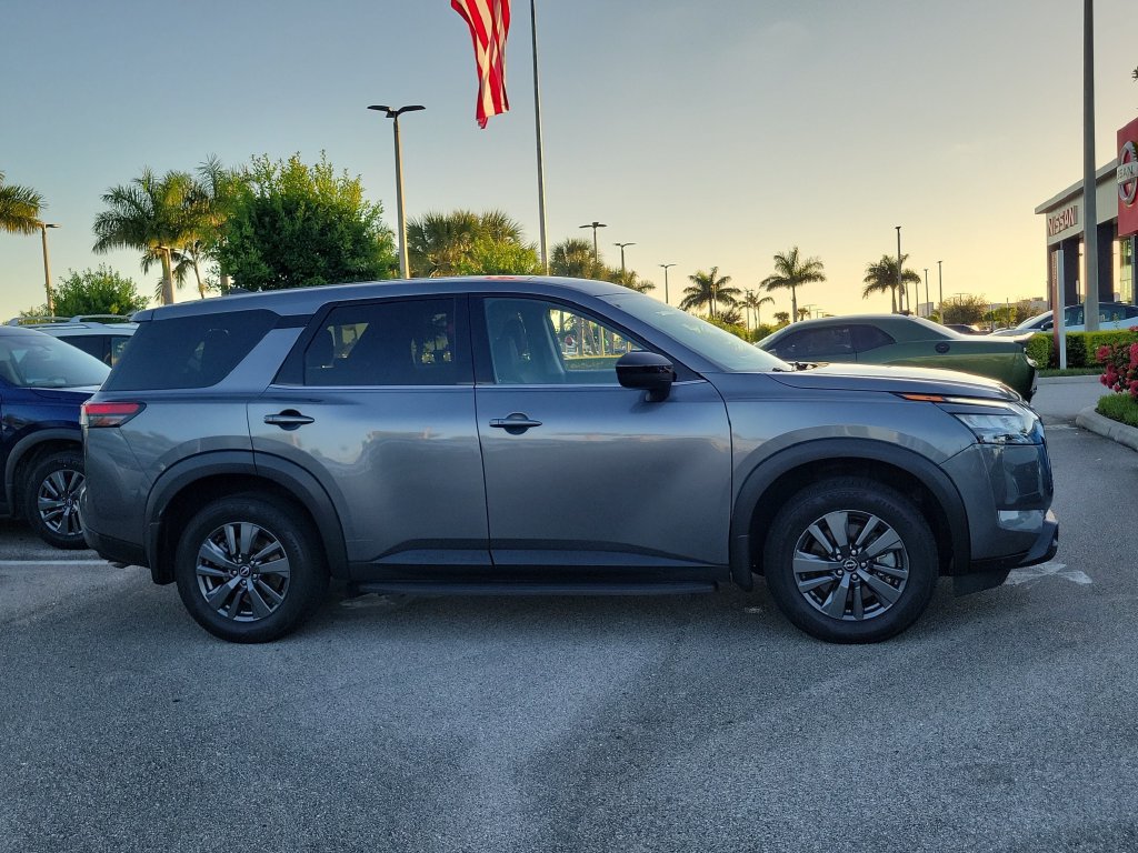 Used 2024 Nissan Pathfinder S FWD image 28