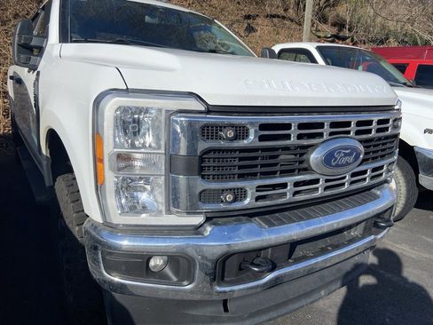 Used 2023 Ford F250 XLT w/ Snow Plow/Camper Package image 11